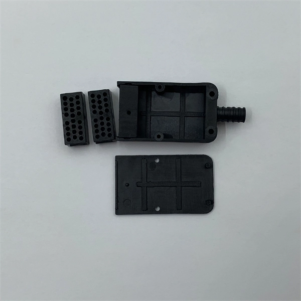 How are fiber optic cable core clips spliced 